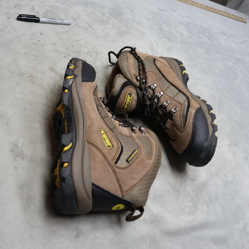 Hi-Tec Mens 10.5 Hiking Boots Brown Waterproof Lace Up Mid Cut Outdoor 7198